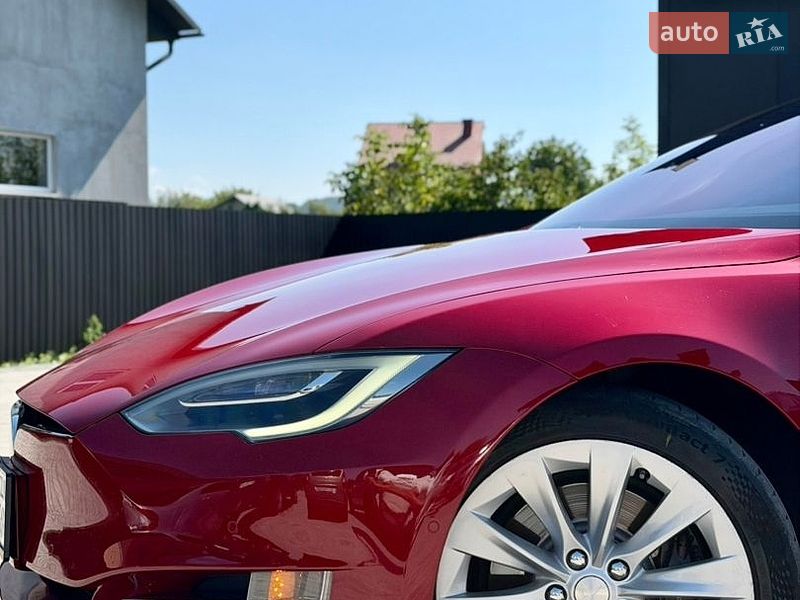 Ліфтбек Tesla Model S 2017 в Чернівцях
