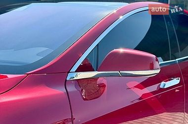 Ліфтбек Tesla Model S 2017 в Чернівцях