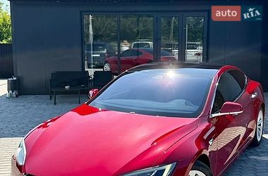 Ліфтбек Tesla Model S 2017 в Чернівцях