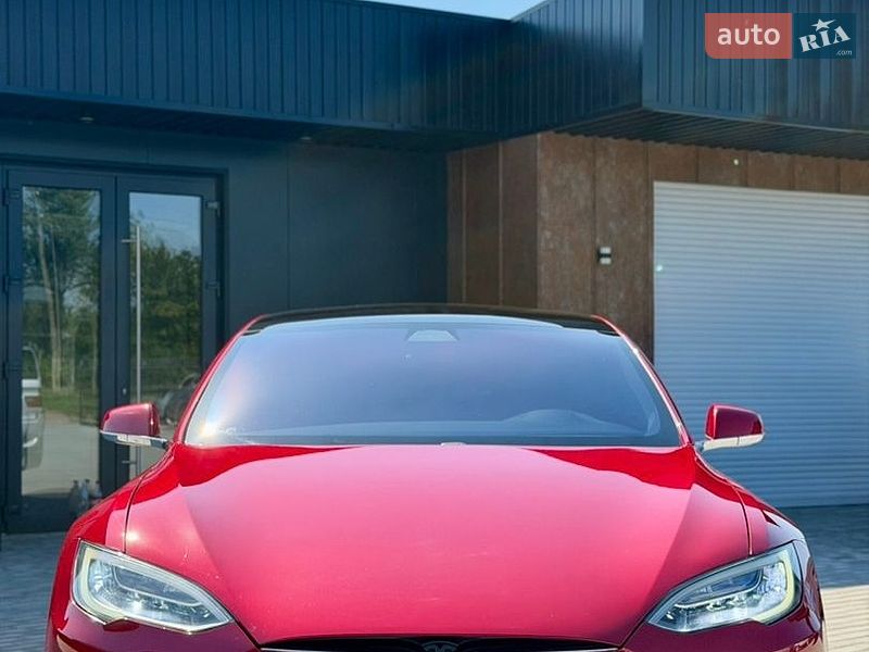 Ліфтбек Tesla Model S 2017 в Чернівцях