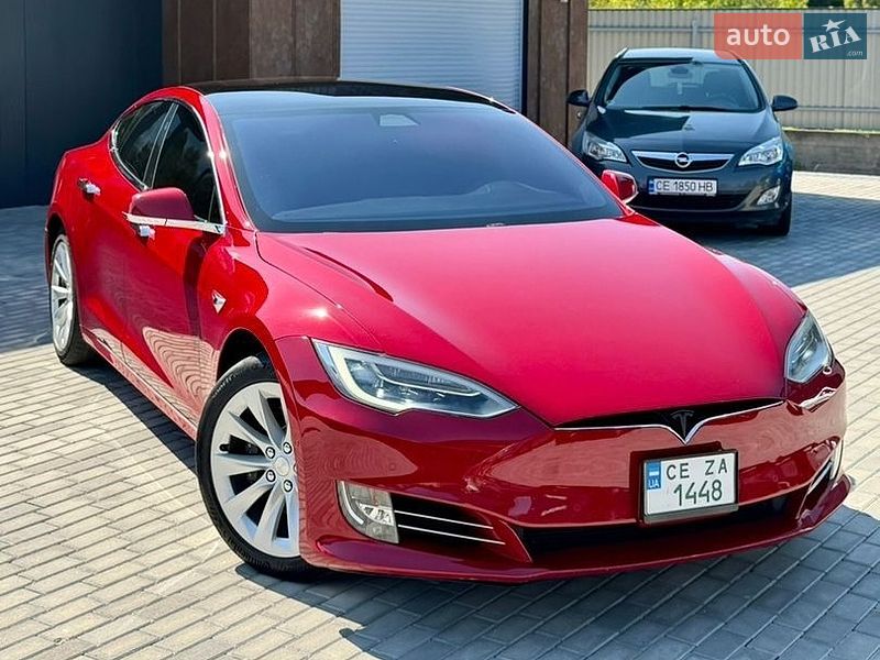 Ліфтбек Tesla Model S 2017 в Чернівцях