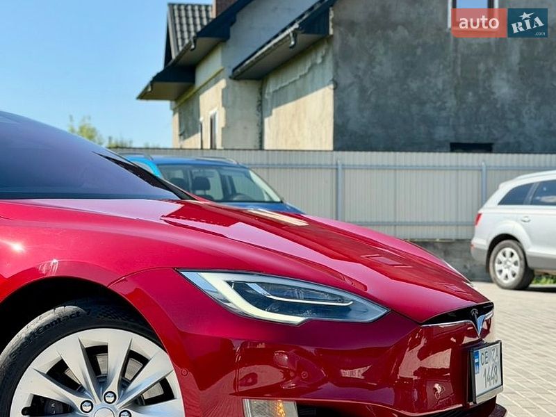 Ліфтбек Tesla Model S 2017 в Чернівцях