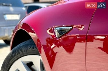 Ліфтбек Tesla Model S 2017 в Чернівцях