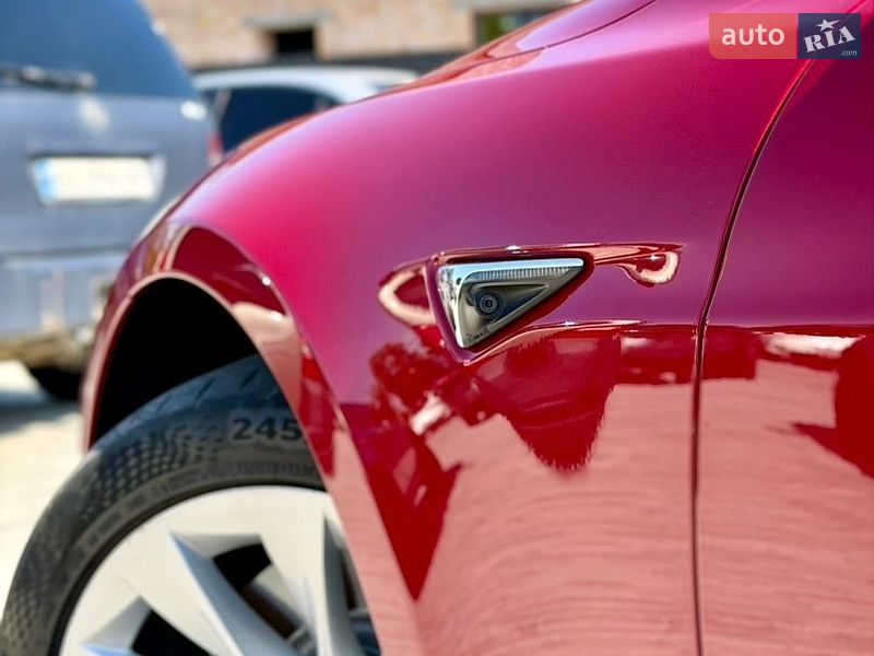 Ліфтбек Tesla Model S 2017 в Чернівцях