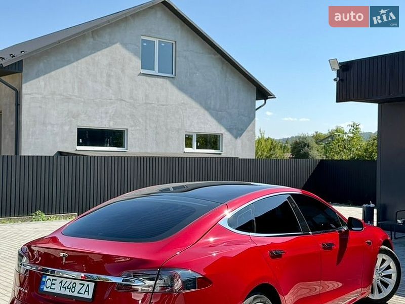 Ліфтбек Tesla Model S 2017 в Чернівцях