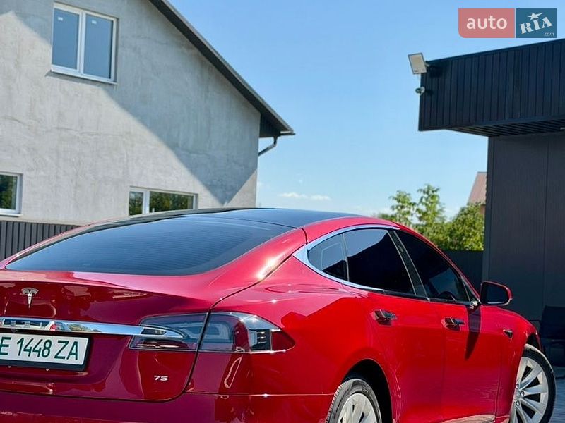 Ліфтбек Tesla Model S 2017 в Чернівцях