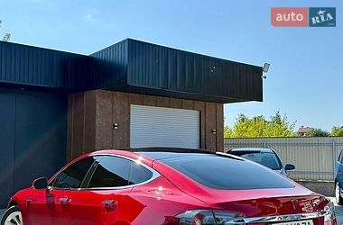 Ліфтбек Tesla Model S 2017 в Чернівцях