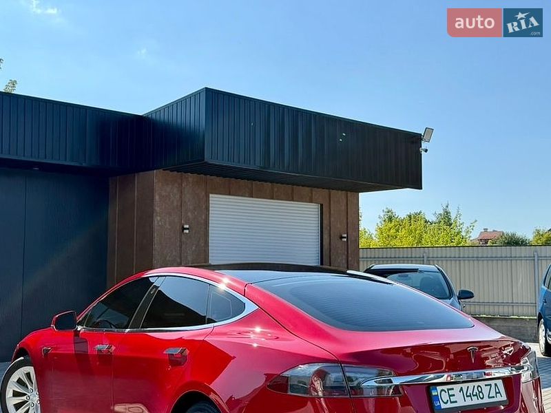 Ліфтбек Tesla Model S 2017 в Чернівцях