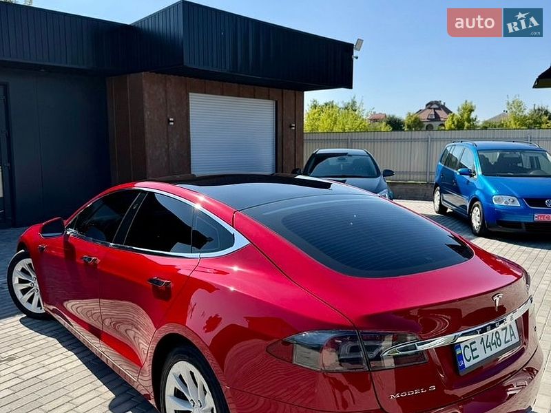 Ліфтбек Tesla Model S 2017 в Чернівцях