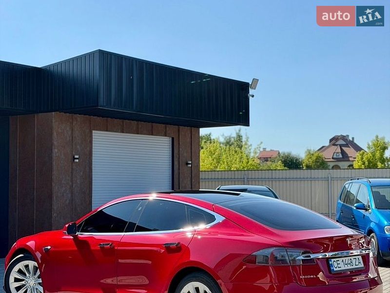 Ліфтбек Tesla Model S 2017 в Чернівцях