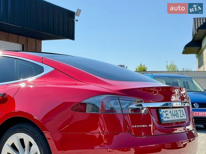 Ліфтбек Tesla Model S 2017 в Чернівцях