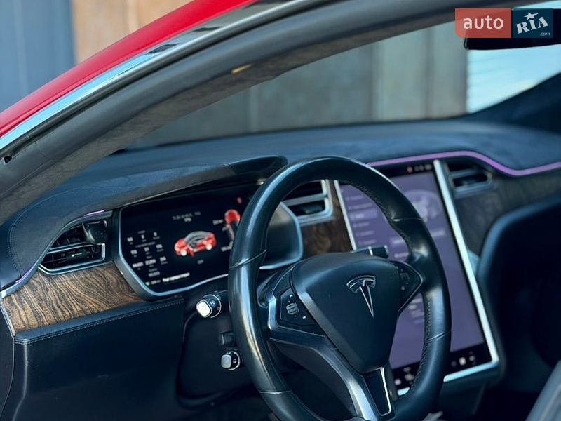Ліфтбек Tesla Model S 2017 в Чернівцях