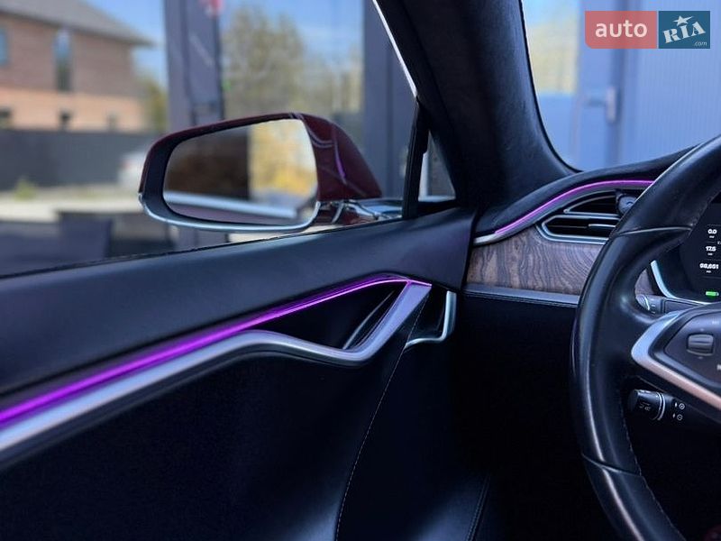 Ліфтбек Tesla Model S 2017 в Чернівцях