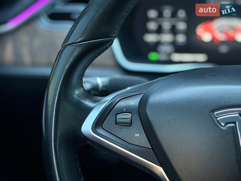 Ліфтбек Tesla Model S 2017 в Чернівцях