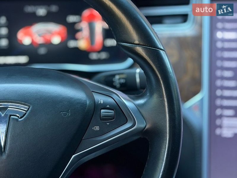 Ліфтбек Tesla Model S 2017 в Чернівцях