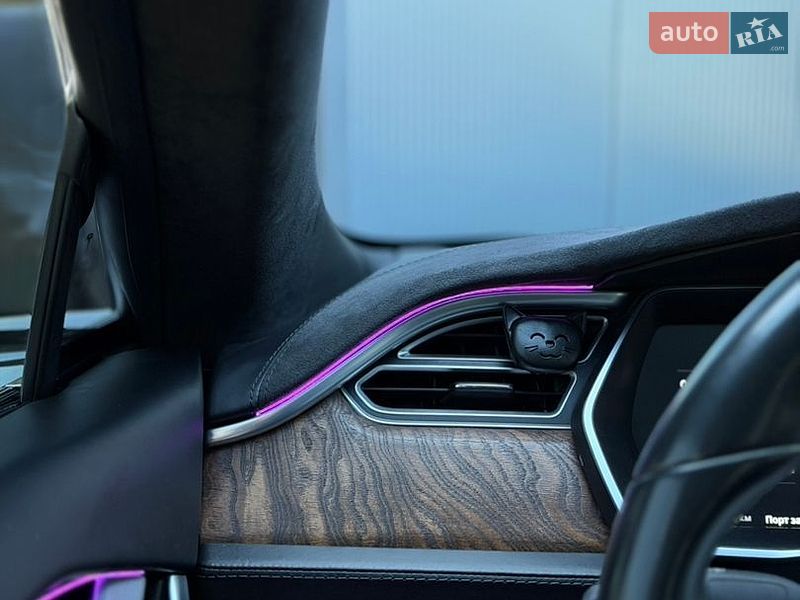 Ліфтбек Tesla Model S 2017 в Чернівцях