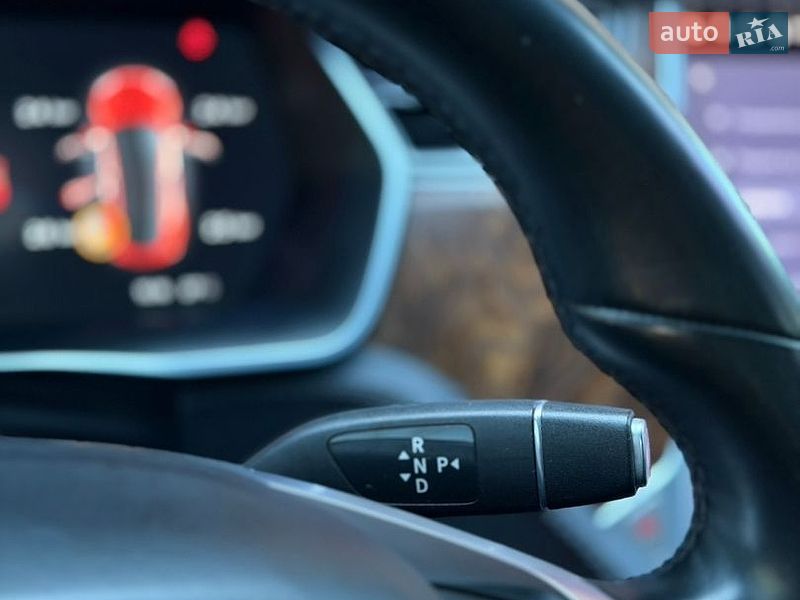 Ліфтбек Tesla Model S 2017 в Чернівцях