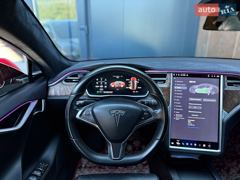 Ліфтбек Tesla Model S 2017 в Чернівцях