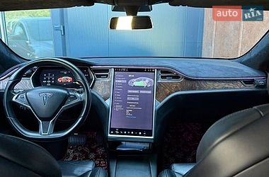 Ліфтбек Tesla Model S 2017 в Чернівцях