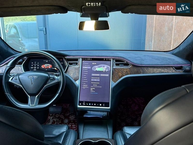 Ліфтбек Tesla Model S 2017 в Чернівцях