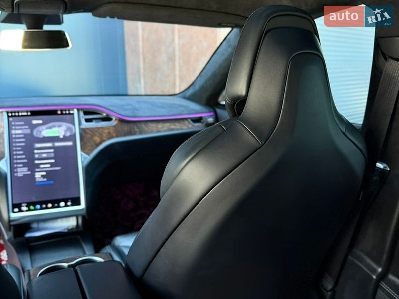 Ліфтбек Tesla Model S 2017 в Чернівцях