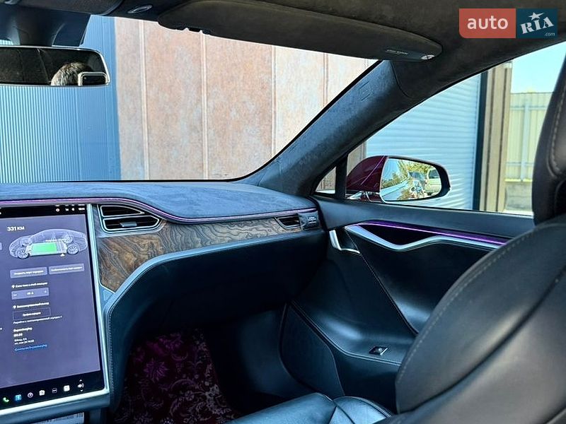 Ліфтбек Tesla Model S 2017 в Чернівцях