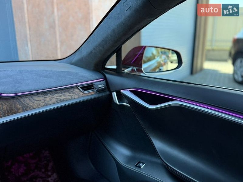Ліфтбек Tesla Model S 2017 в Чернівцях