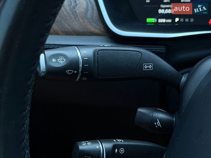 Ліфтбек Tesla Model S 2017 в Чернівцях