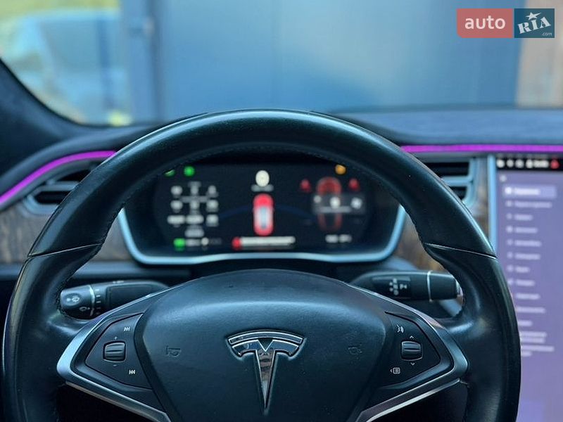 Ліфтбек Tesla Model S 2017 в Чернівцях