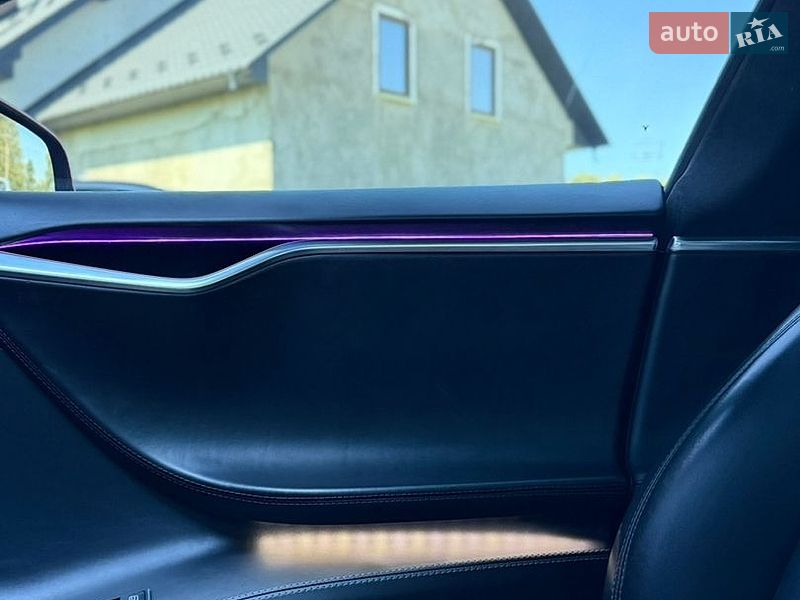 Ліфтбек Tesla Model S 2017 в Чернівцях