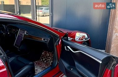 Ліфтбек Tesla Model S 2017 в Чернівцях
