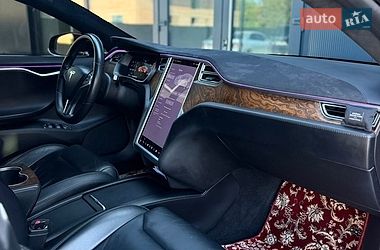 Ліфтбек Tesla Model S 2017 в Чернівцях
