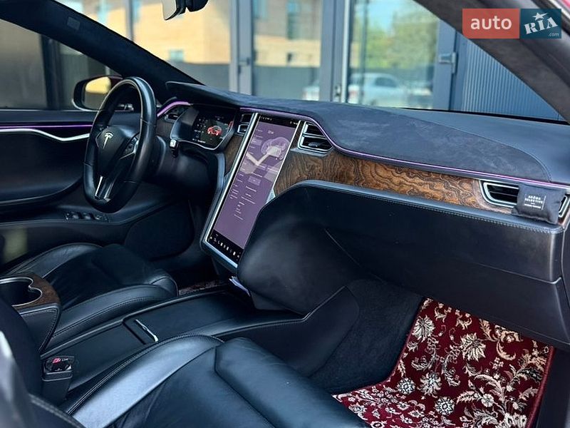 Ліфтбек Tesla Model S 2017 в Чернівцях