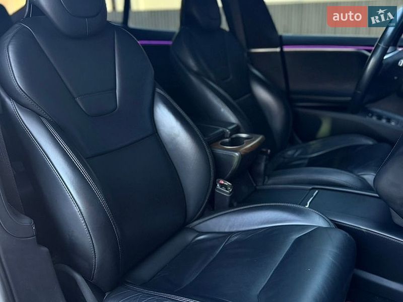 Ліфтбек Tesla Model S 2017 в Чернівцях