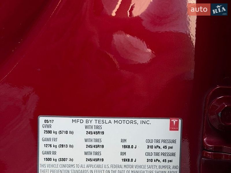 Ліфтбек Tesla Model S 2017 в Чернівцях