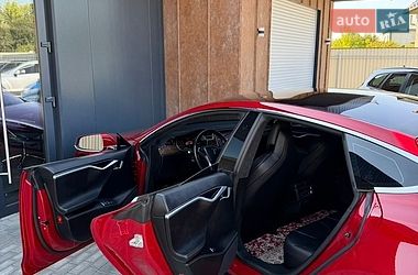 Ліфтбек Tesla Model S 2017 в Чернівцях
