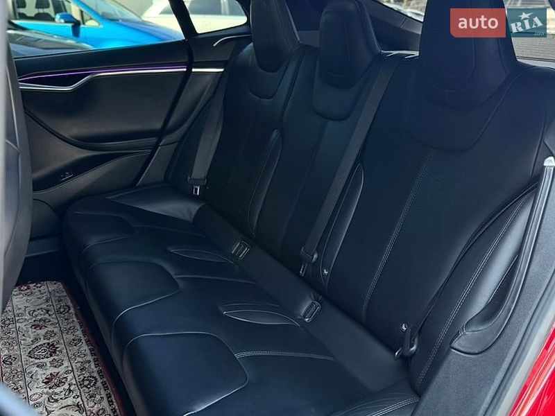Ліфтбек Tesla Model S 2017 в Чернівцях