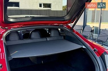Ліфтбек Tesla Model S 2017 в Чернівцях