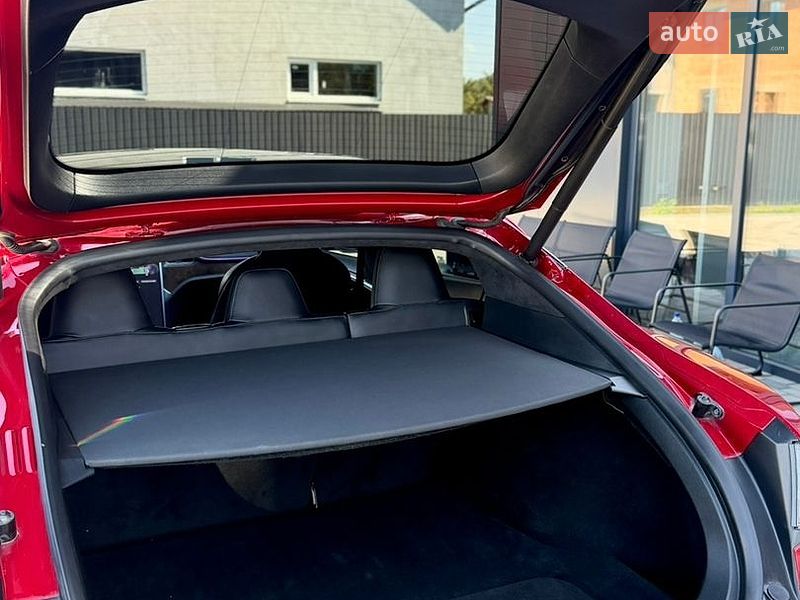 Ліфтбек Tesla Model S 2017 в Чернівцях