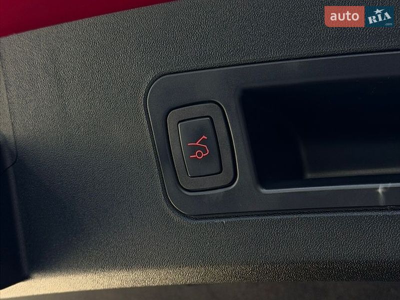 Ліфтбек Tesla Model S 2017 в Чернівцях