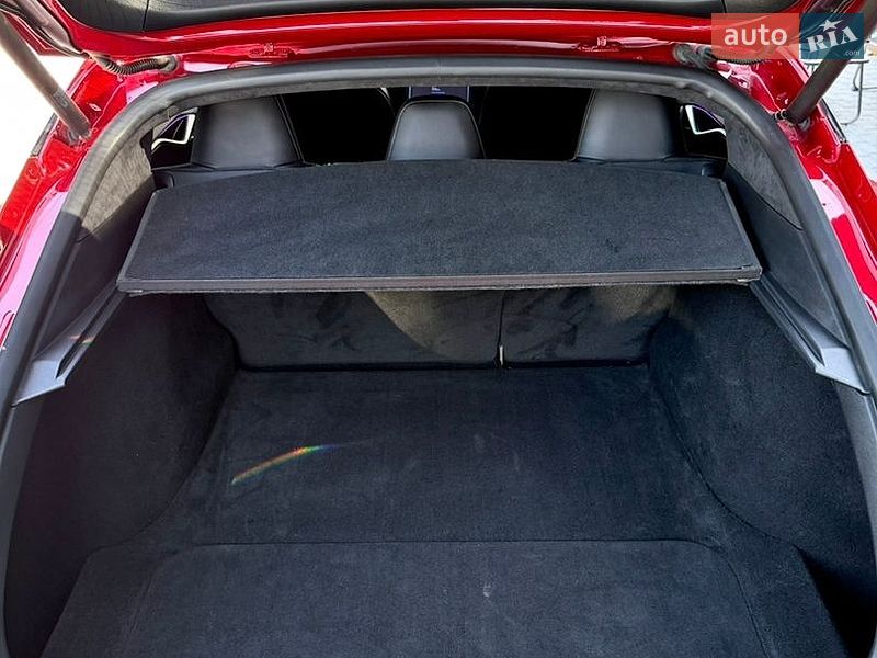 Ліфтбек Tesla Model S 2017 в Чернівцях