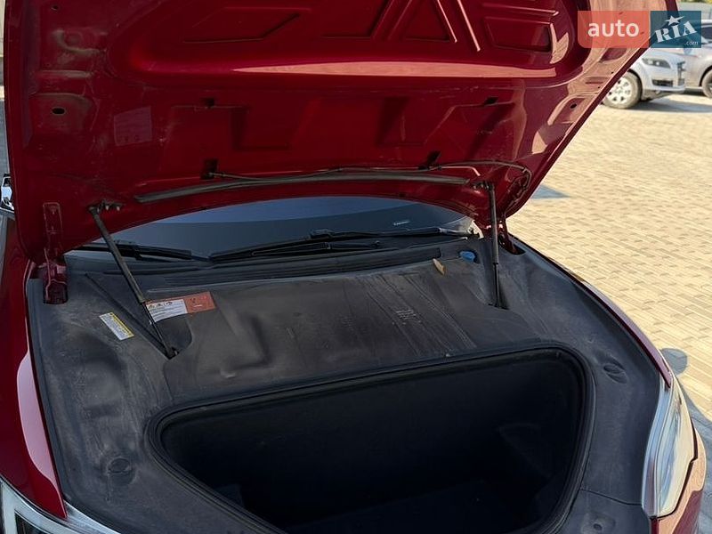 Ліфтбек Tesla Model S 2017 в Чернівцях