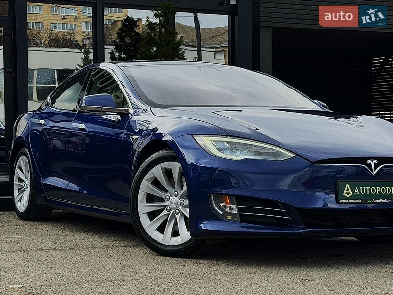 Лифтбек Tesla Model S 2018 в Киеве