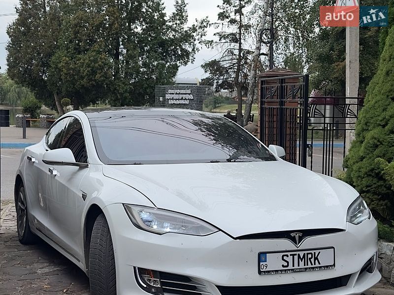 Tesla Model S 2016