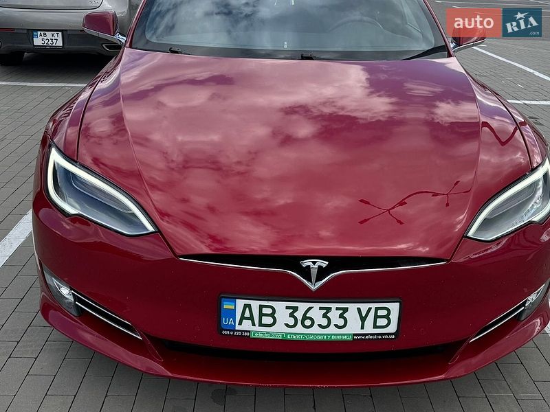 Лифтбек Tesla Model S 2018 в Виннице