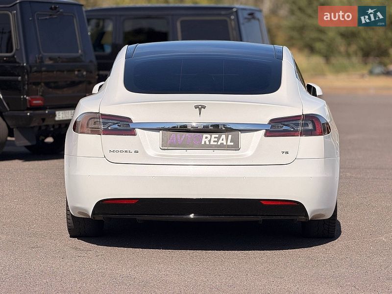 Лифтбек Tesla Model S 2016 в Кривом Роге