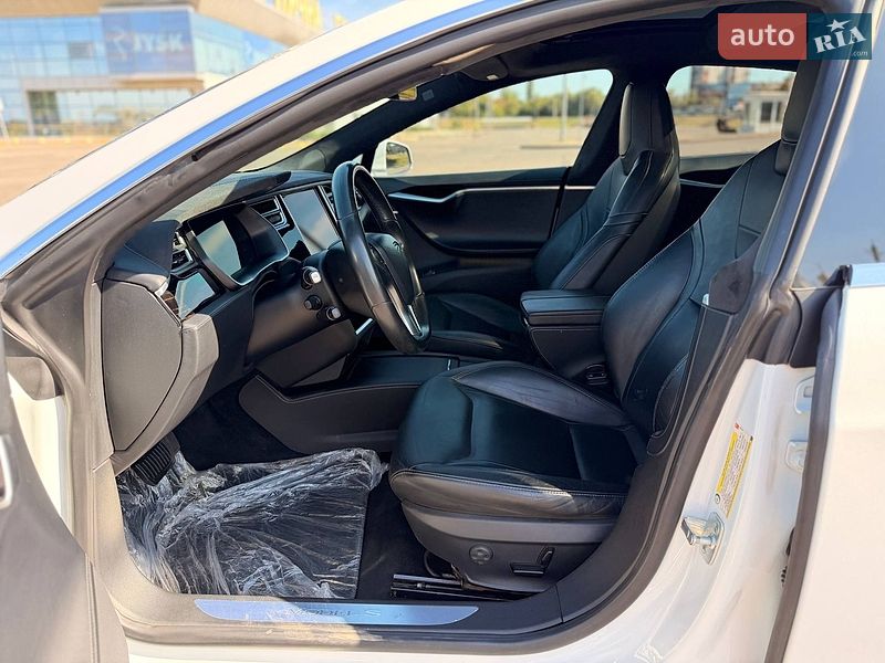 Лифтбек Tesla Model S 2016 в Кривом Роге