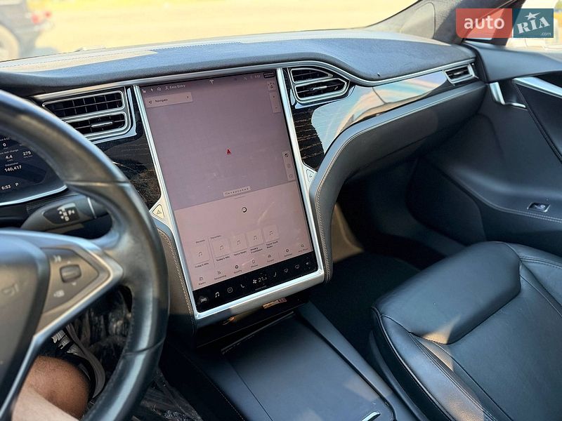 Лифтбек Tesla Model S 2016 в Кривом Роге