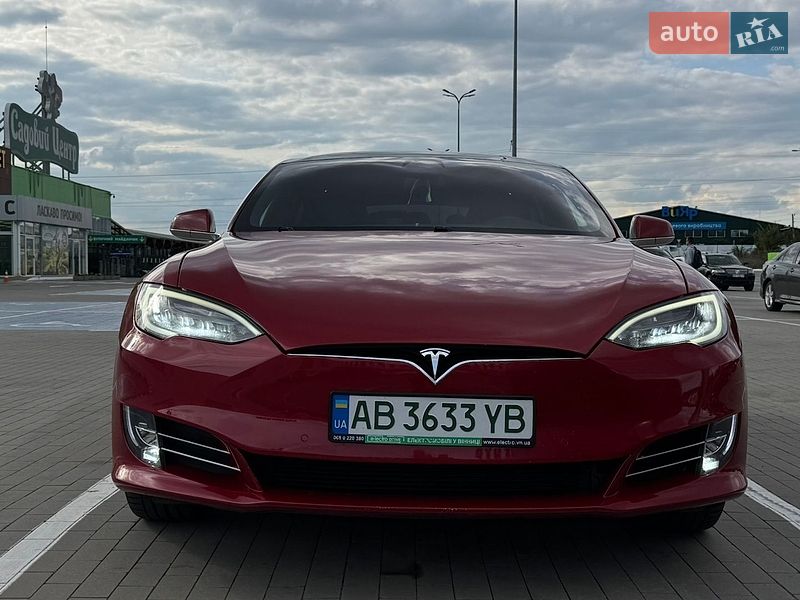 Лифтбек Tesla Model S 2018 в Виннице