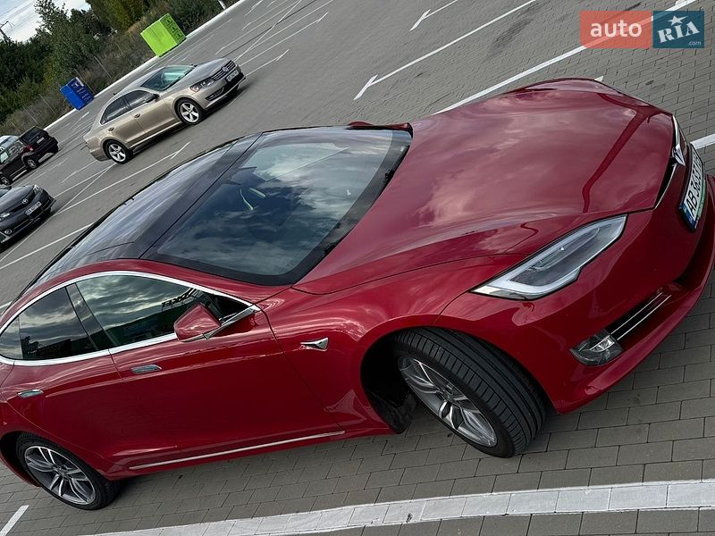 Лифтбек Tesla Model S 2018 в Виннице